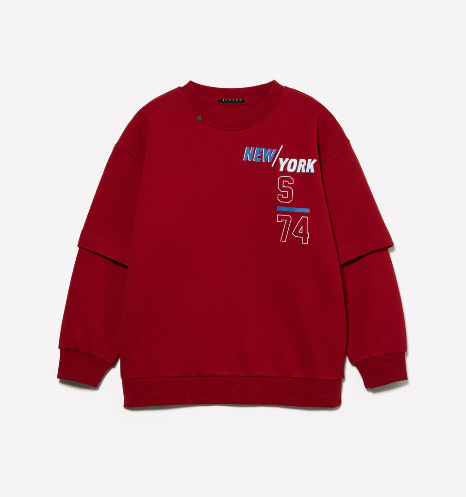 Oversized fit red sweatshirt with embossed print - boys' knitwear - Burgundy | Sisley Young image number 1